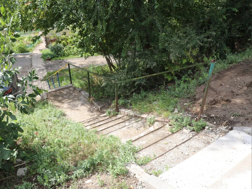 В этом году власти планируют провести текущий ремонт лестниц, а в 2026 – уже капитальный. Фото: телеграм-канал Ивана Носкова
