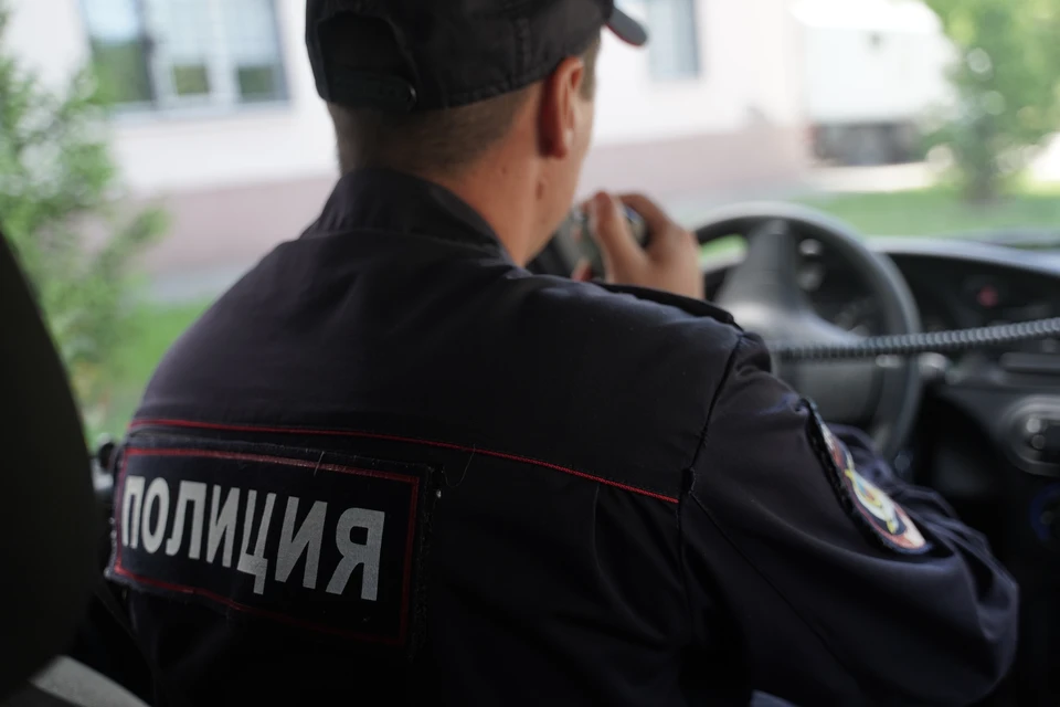 Скопление полицейских и пожарных машин заметили около ТЦ «МегаМага»