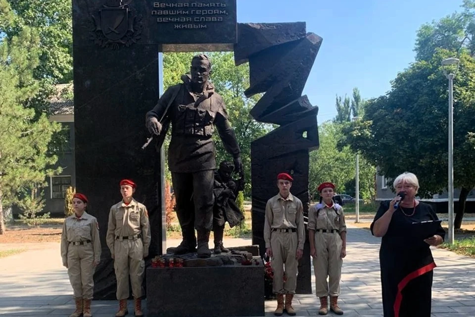 В Харцызске вспоминают варварский удар ВСУ по городу 17 августа 2014 года. Фото: Защитники Отечества ДНР