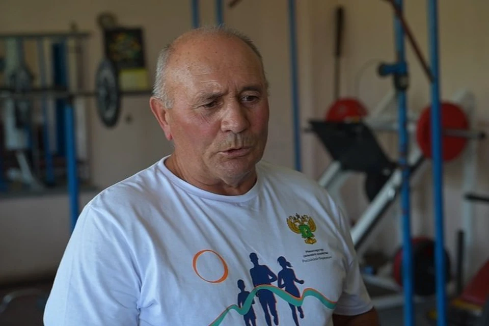 Тренер Сергей Бабов в 70 лет воспитывает будущих чемпионов. Фото: Народный фронт Запорожской области