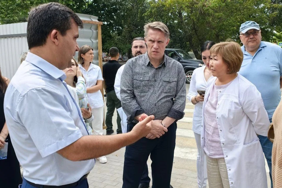 Михаил Мурашко проинспектировал произошедшие в больнице Геническа Фото: Минздрав России