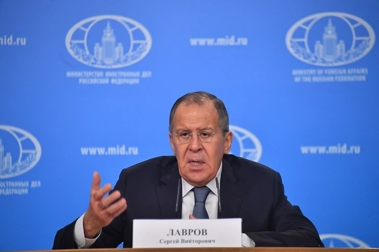 Трюки из КВН: Лавров оценил готовность Зеленского к прямым переговорам с Путиным