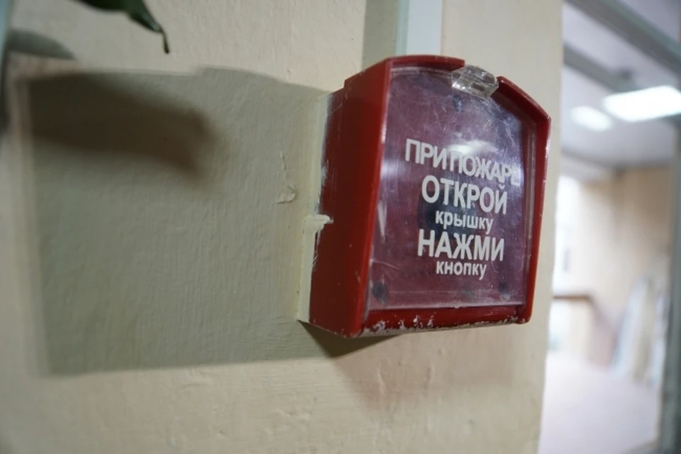 Сотрудники МЧС Татарстана провели проверку в казанской гимназии №6.