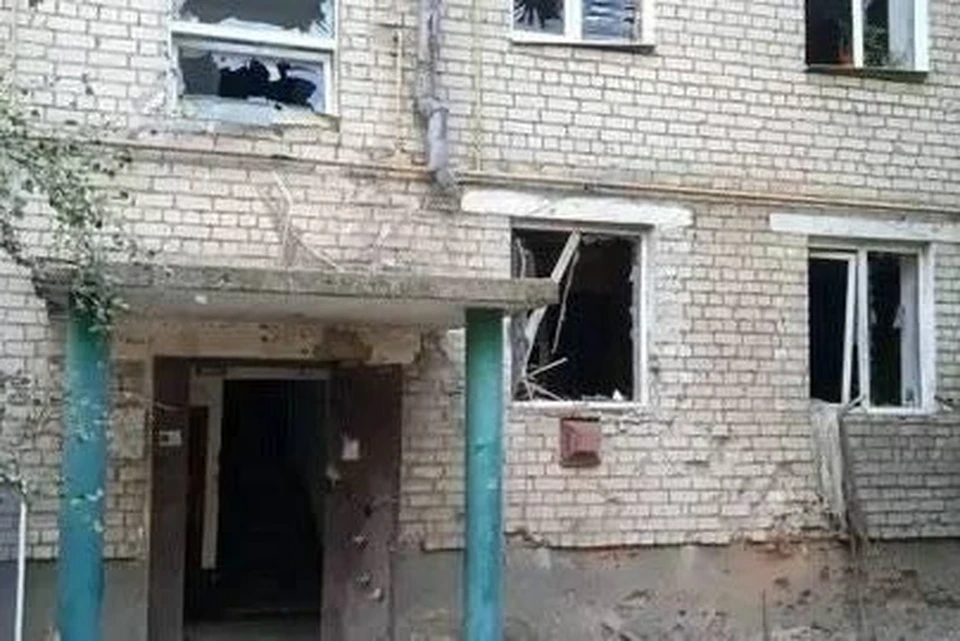 Боевики бьют по домам мирных жителей. ФОТО: Владимир Сальдо.