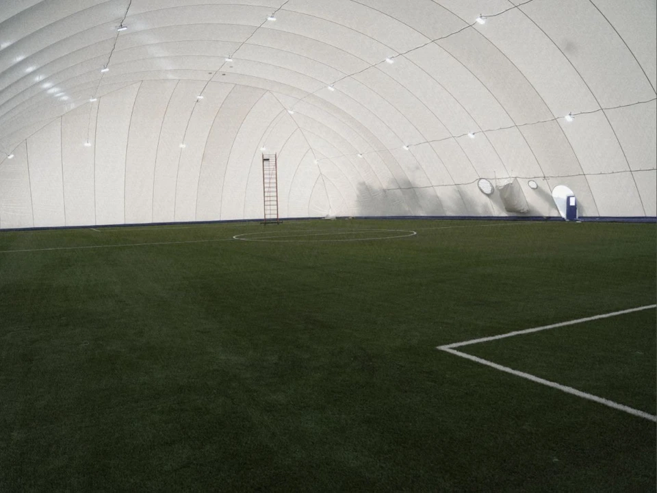 Крытая арена предназначена для занятий футболом / Фото: t.me/ivan_noskov_samara
