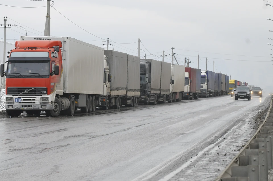 Фуры с сельхозпродукцией из Армении не доехали в Россию, сообщил депутат. Фото носит иллюстративный характер.