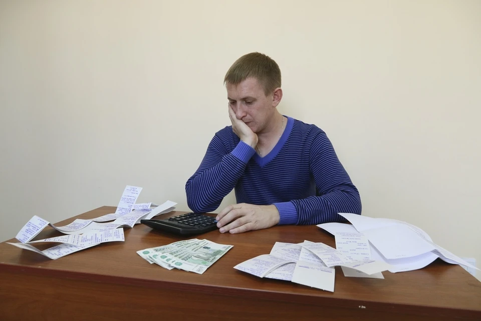 В среднем российская семья тратит на коммуналку около 6 тысяч рублей в месяц.