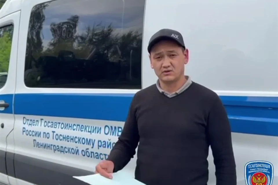 Водителя автобуса оштрафовали за использование телефона во время движения. Фото: t.me/ugibdd78