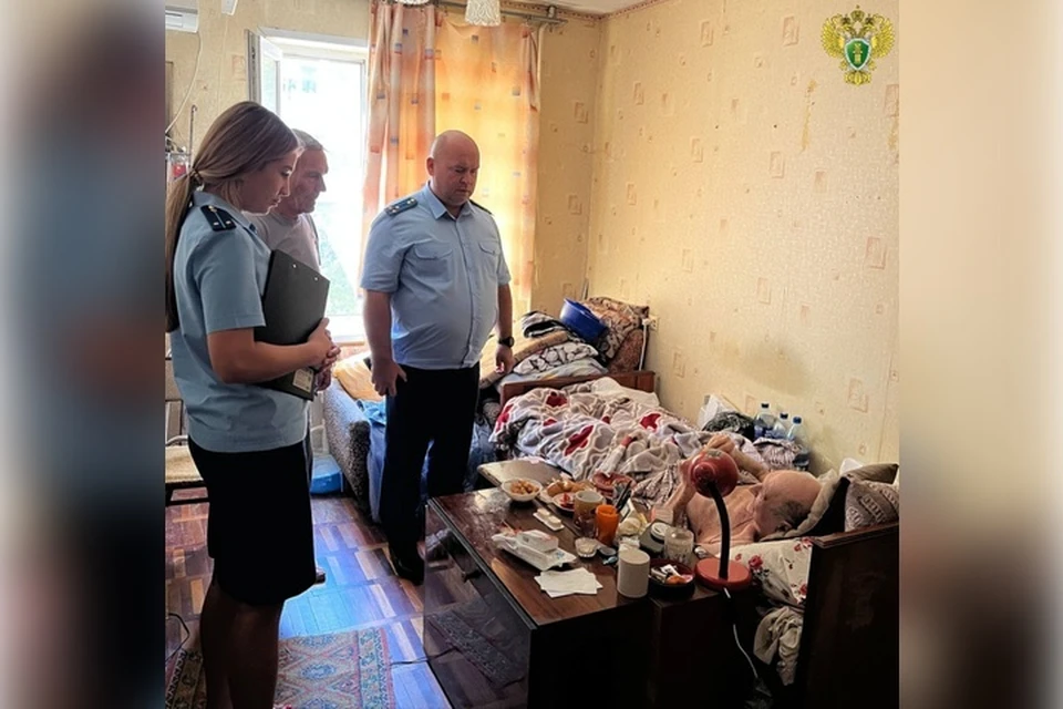 Лежачий отец участника СВО получил помощь благодаря прокуратуре. Фото: прокуратура Запорожской области