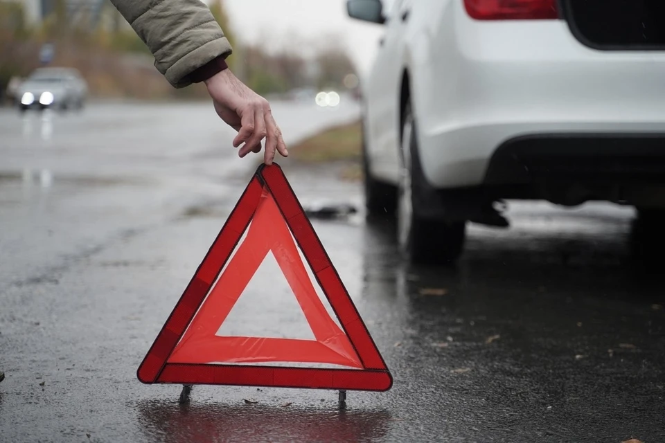 В Самаре мотоциклиста и его пассажирку госпитализировали после аварии с иномаркой