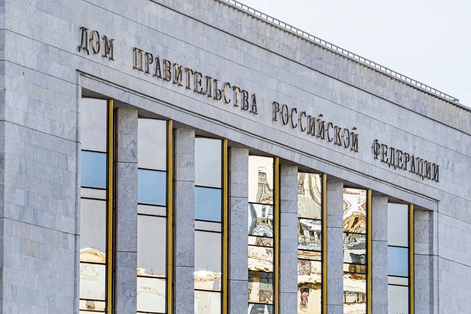Кабмин РФ продлил полный запрет на экспорт бензина до октября