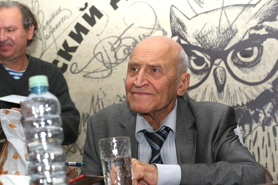 Николай Дроздов проводит время дома с женой