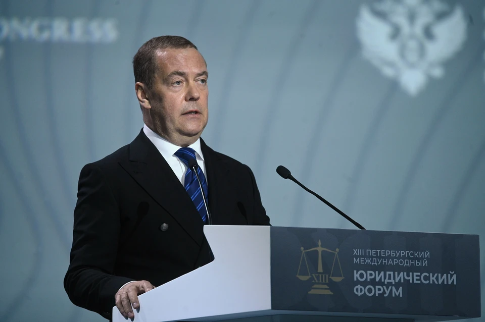 Медведев: любителям натовизации и милитаризации надо бить по рукам
