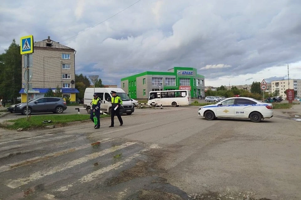 На другой стороне дороги мальчика ждала мама. Фото: Госавтоинспекция Свердловской области