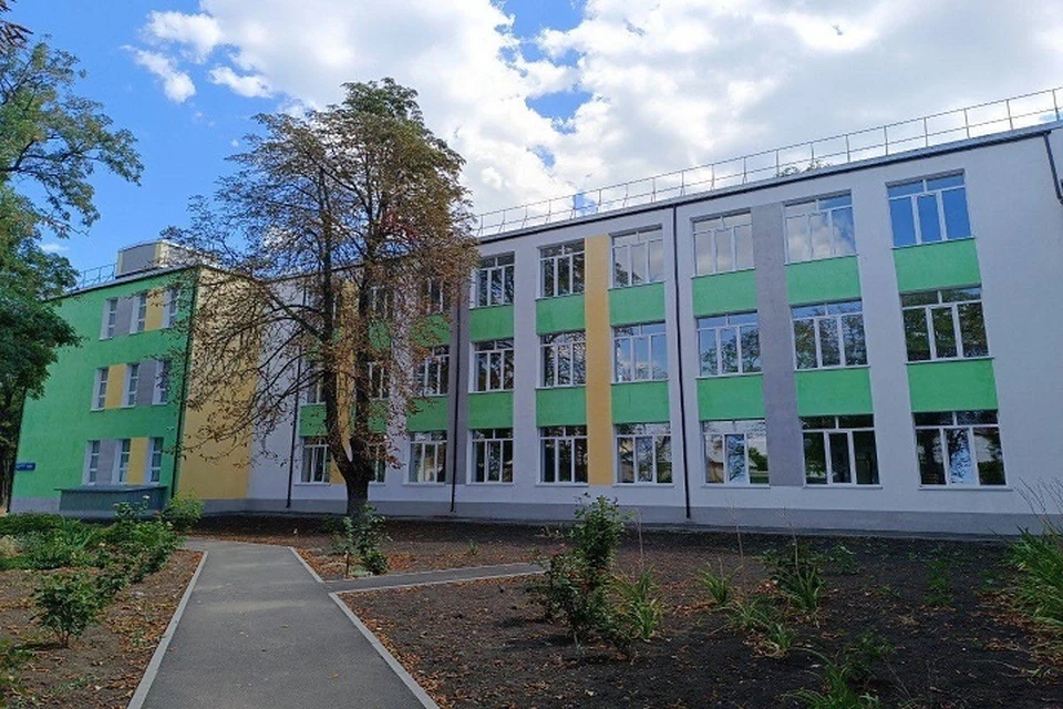 Строители из Подмосковья завершили ремонт школы в Мариуполе. Фото: t.me/utnkr