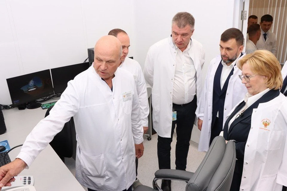 Глава ДНР Денис Пушилин проверил строительство второго корпуса ФМБА в Мариуполе. Фото: ТГ/Пушилин