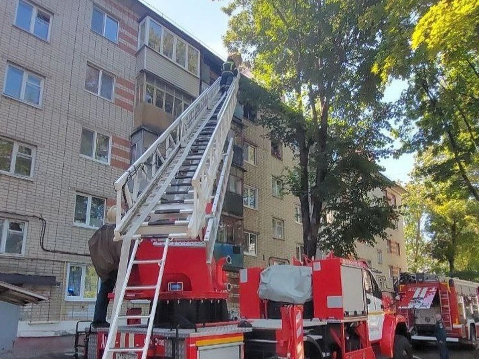 На проспекте Богдана Хмельницкого в Белгороде горела трехкомнатная квартира на пятом этаже. По лестничным маршам эвакуировали 19 человек.
