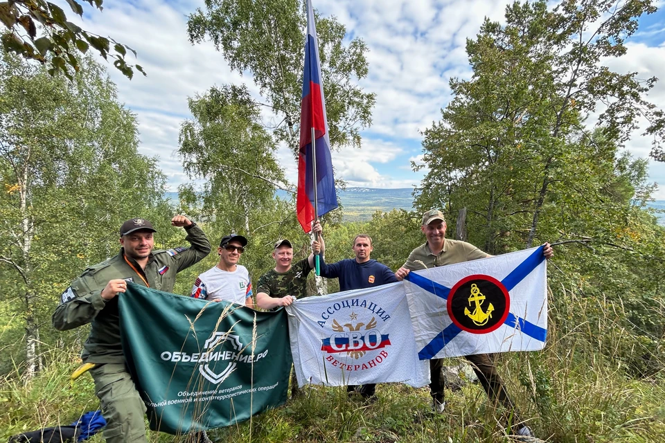 Четверо из сами участников шли на протезах