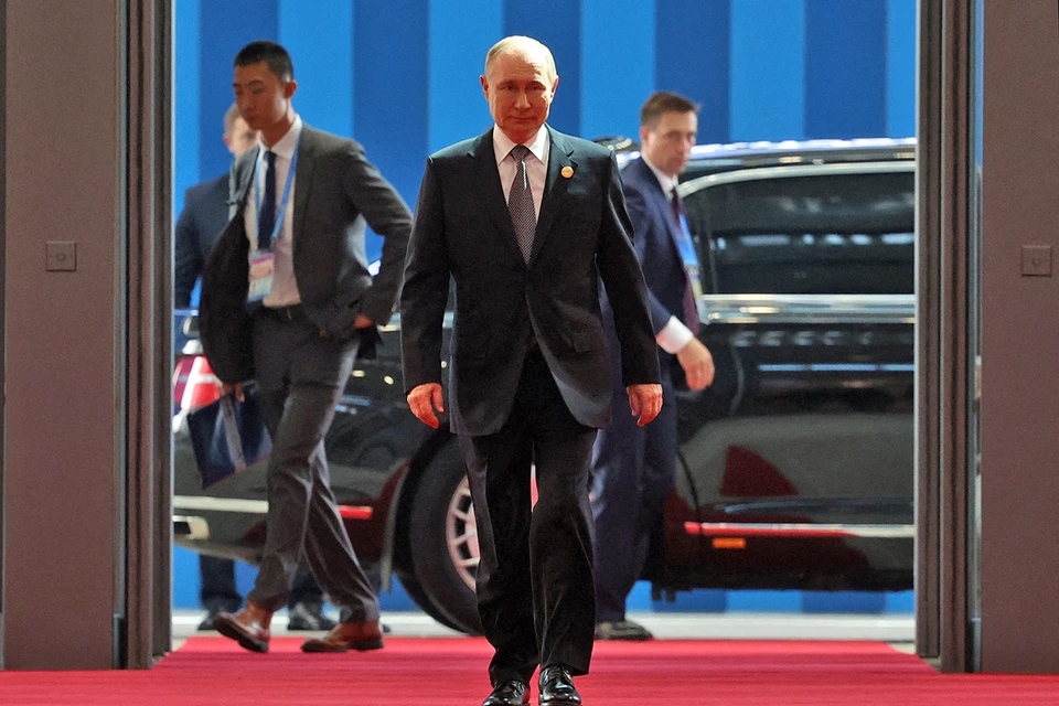 После заседания, президент провел несколько встреч с коллегами - главами государств.