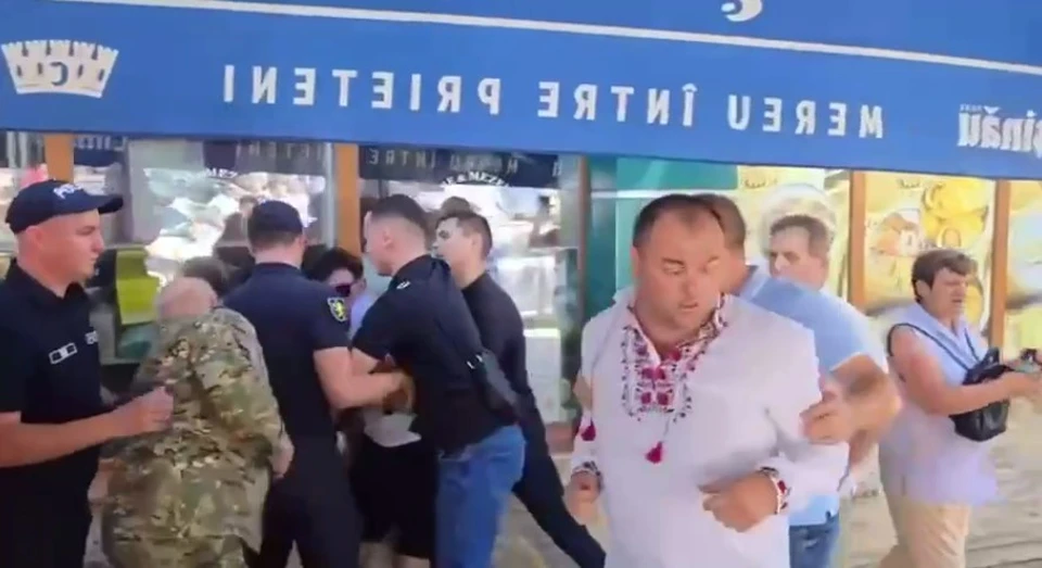 Так действуют «проевропейская» партия власти и ее цепные псы.