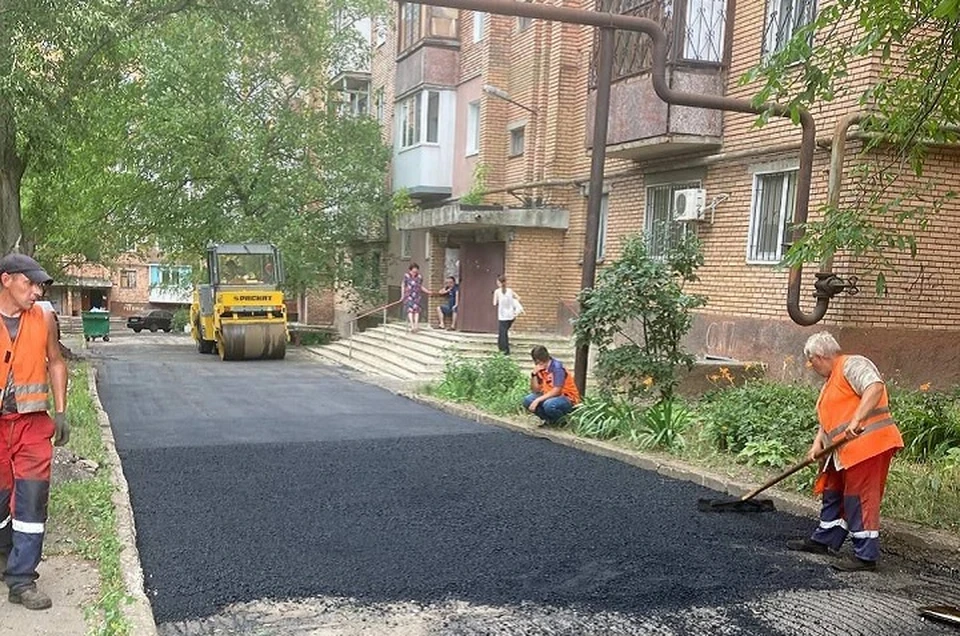 Всего по Донецку заасфальтировано 34000 квадратных метров внутриквартального покрытия. Фото (архив): ТГ/Кулемзин