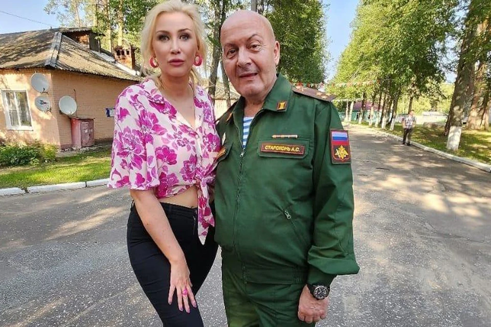 Диана Бичарова была гражданской женой Вячеслава Гришечкина, пожениться они так и не успели -- у нас такое же было, мы ставили его раньше