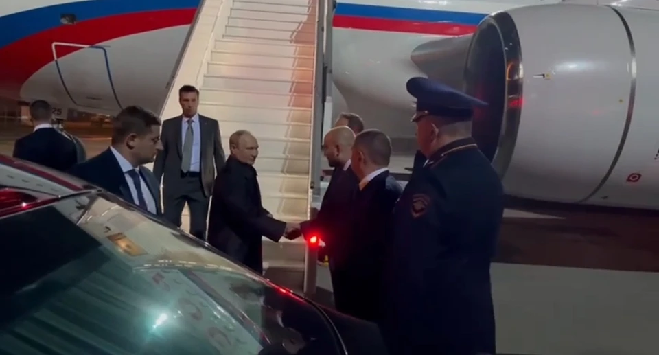 Путин бордо сошел по трапу. Фото: пресс-служба Кремля