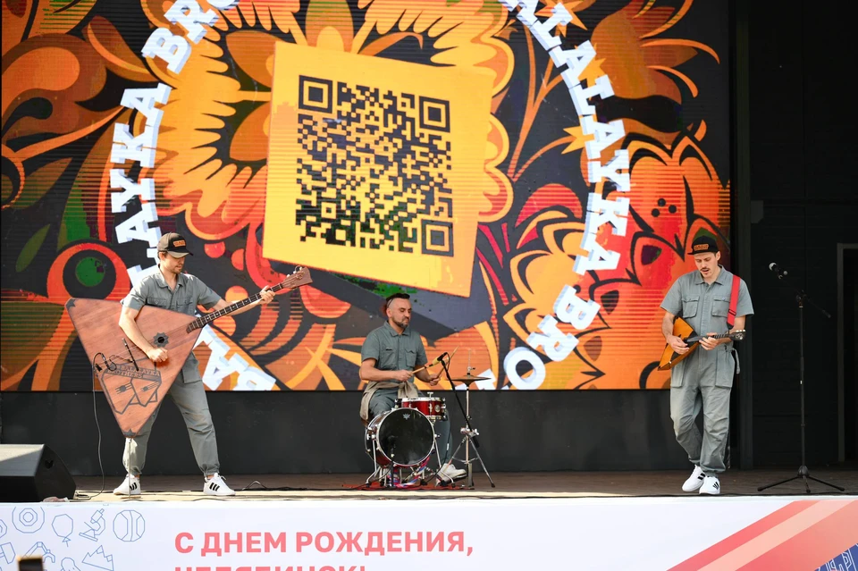О том, как челябинцы погружаются в атмосферу праздника, смотрите в нашем репортаже.