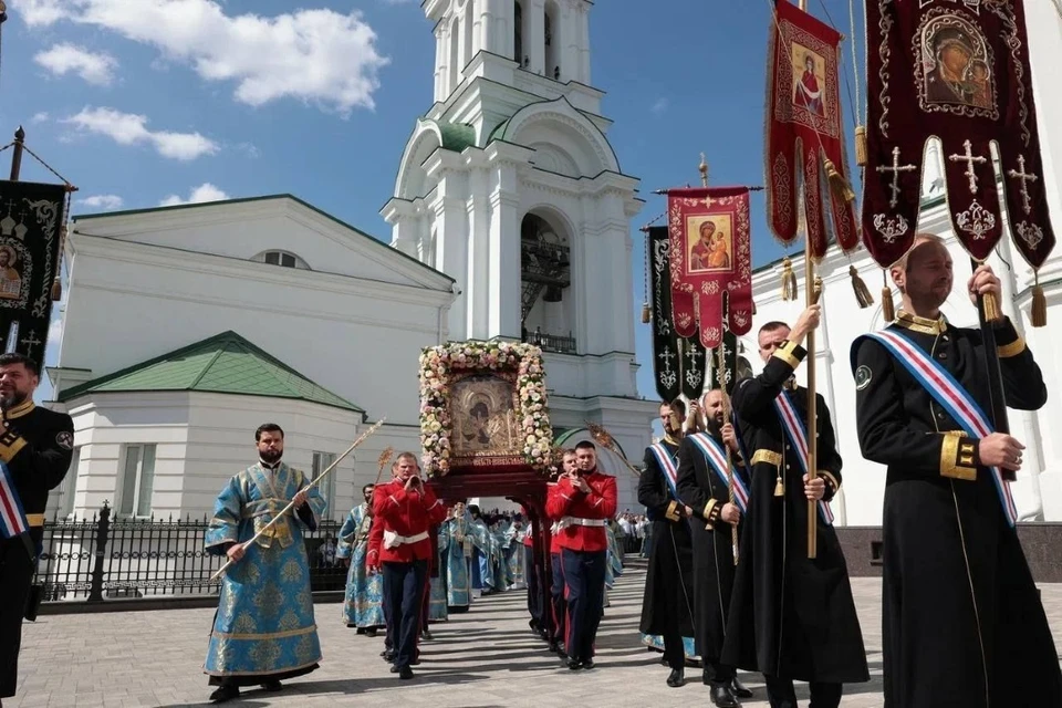 В честь Донской иконы Божией матери состоялись праздничная служба и крестный ход. Фото: телеграм-канал Юрия Слюсаря