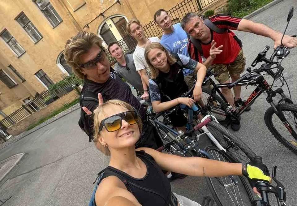 Это последнее совместное фото всех участников группы. Трое из них погибли. Организатор никакой отвественности не понес. Фото: соцсети.