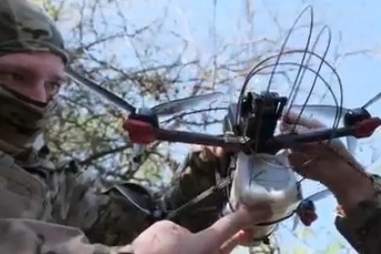 Операторы FPV-дронов уничтожили в Запорожской области украинский танк