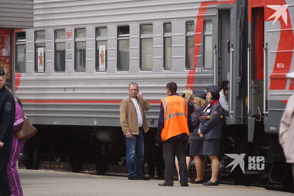 На Свердловской железной дороге сошел с рельсов грузовой вагон