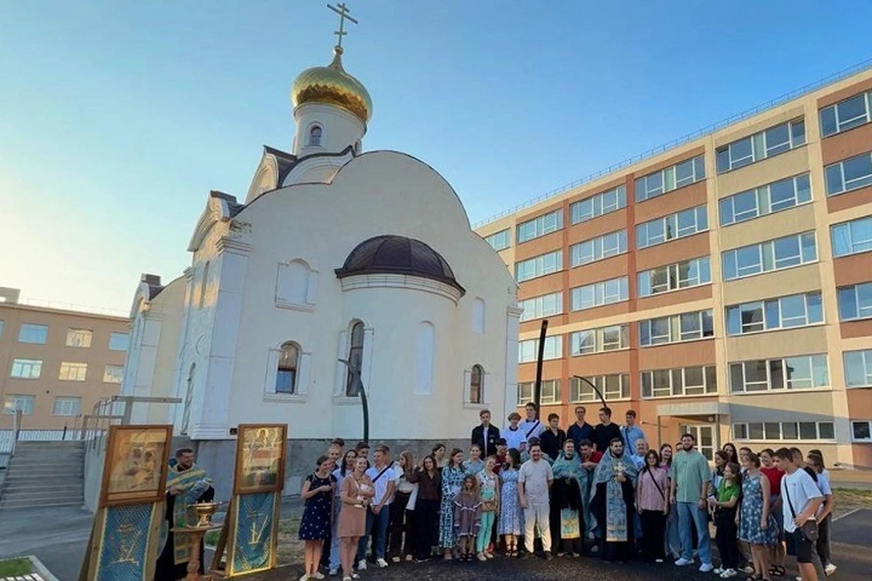 Православная молодежь Мариуполя объединилась в совместной молитве. Фото: АГО Мариуполь