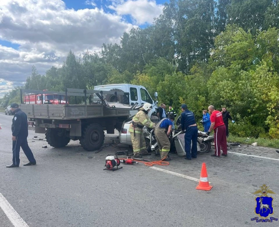 На месте погибли водитель и два пассажира легкового автомобиля