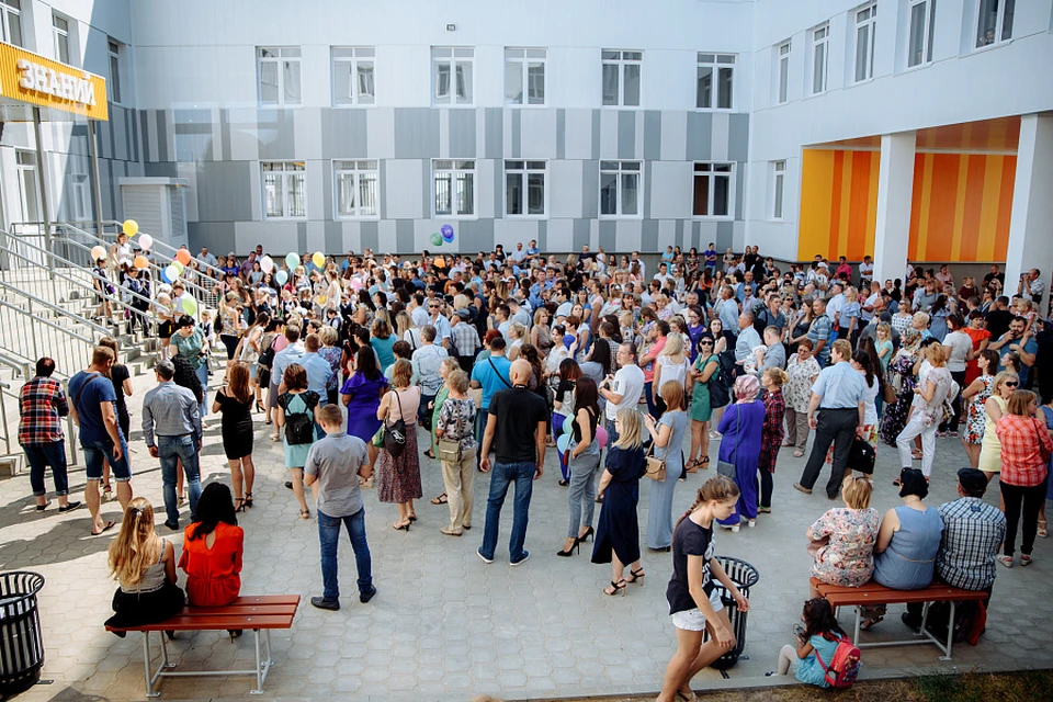 В микрорайоне по планам застройщика будет жить около 80 тысяч человек, но школа здесь пока только одна. Фото: администрация области.