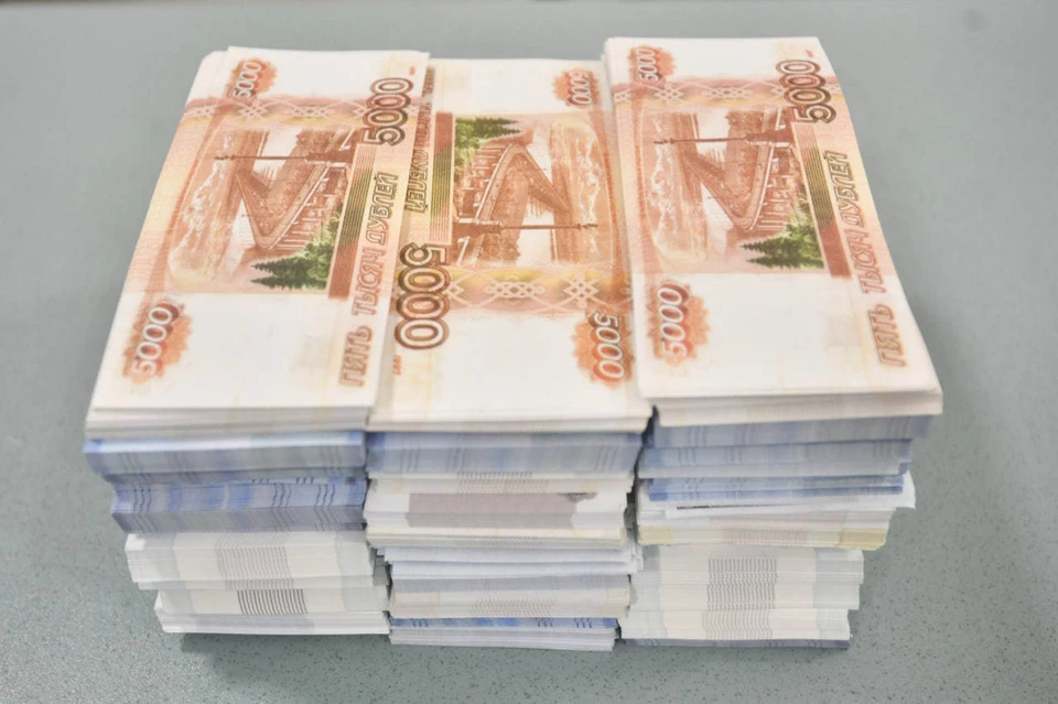 Представитель подрядчика передал сотруднику фирмы, отвечающей за строительный контроль, более 500 тысяч рублей за беспрепятственную приемку работ