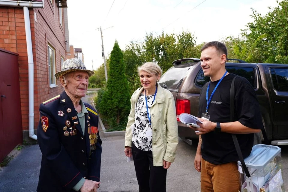 100-летний ветеран голосован на дому. Фото: Избирком Ростовской области.