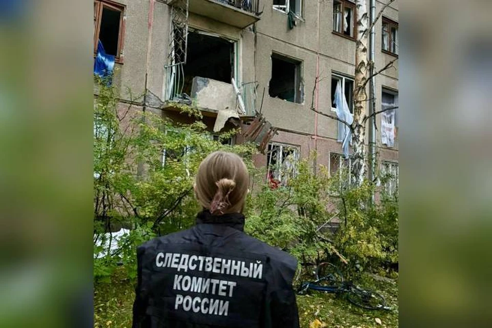 16 спасателей борются с последствиями инцидента в Ангарске.