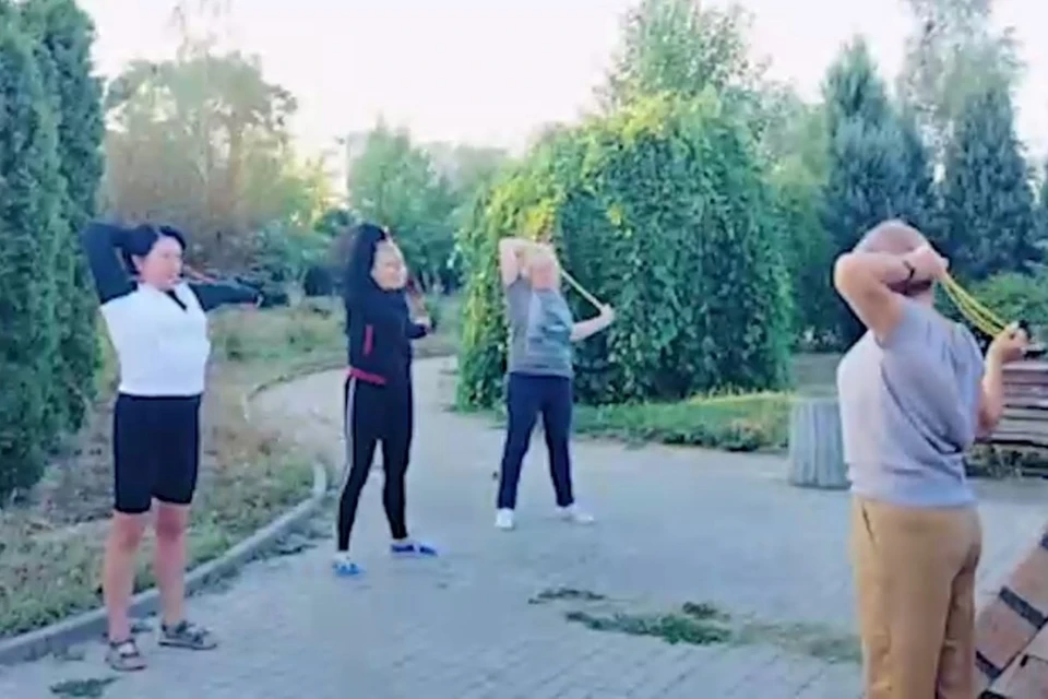 В Курахово проводят реабилитацию местных жителей после боевых действий. Фото: Народный фронт ДНР