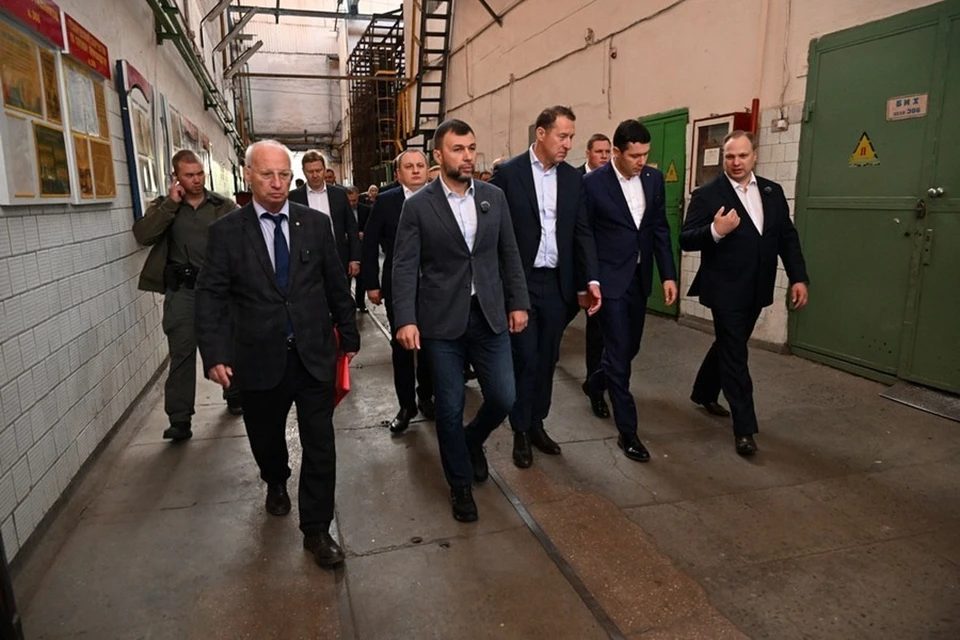 Пушилин и глава Минпромторга РФ обсудили возобновление работы заводов в ДНР. Фото: ТГ/Пушилин