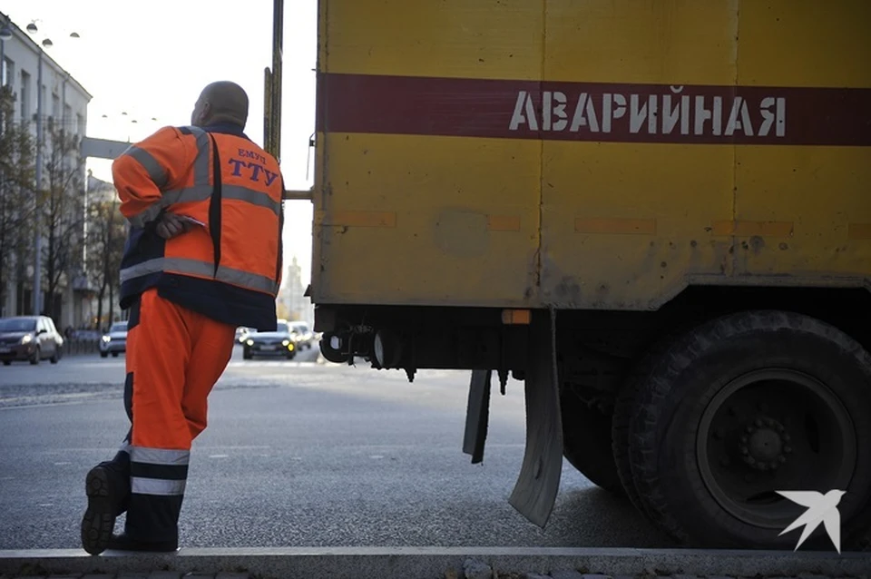 В Екатеринбурге на Уралмаше по улице Ильича, 42 произошла коммунальная авария