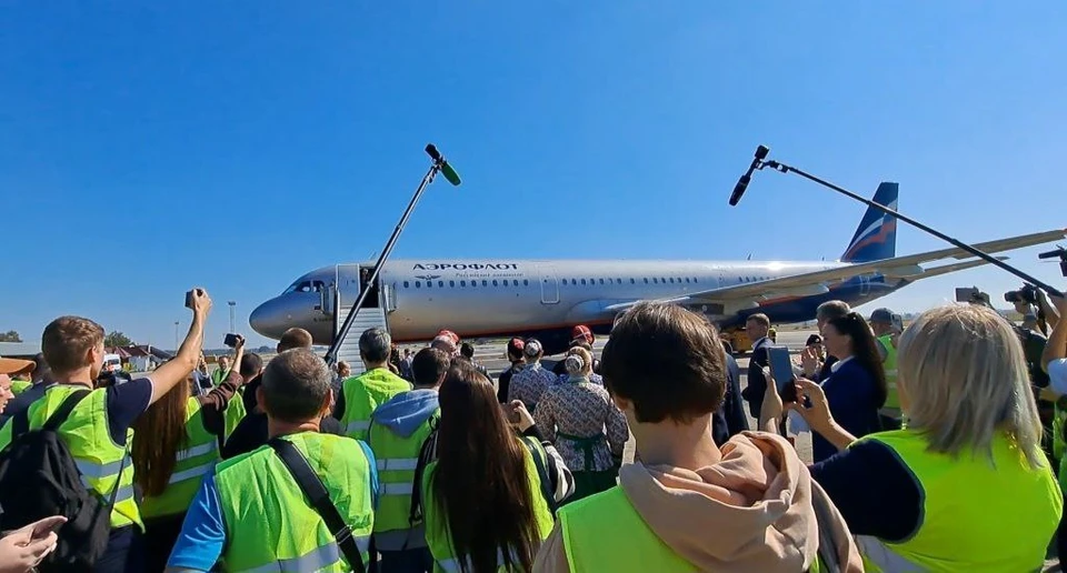 Первый рейс встретили в аэропорту Краснодара