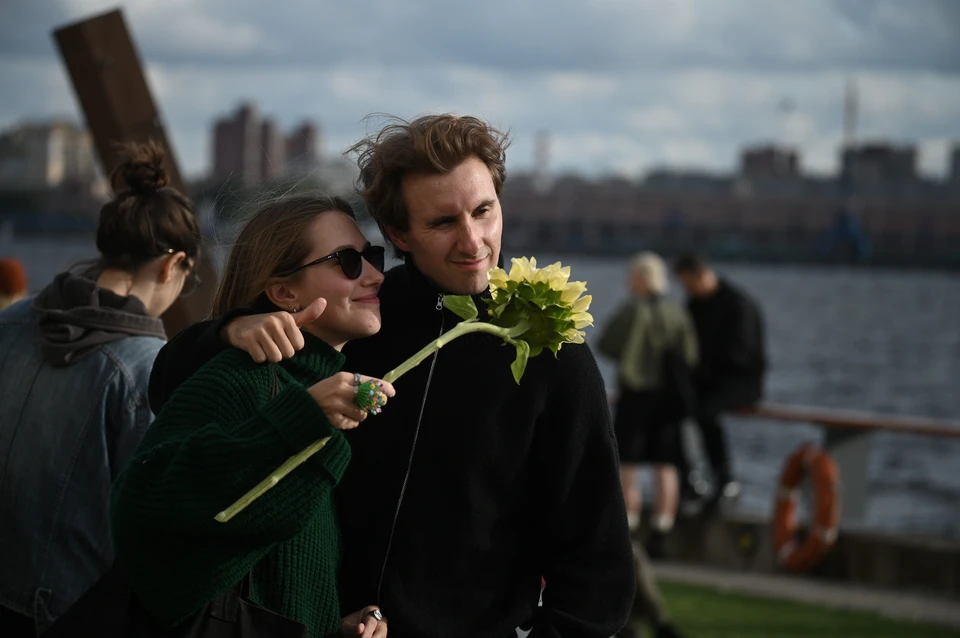 На первых этапах влюбленности человек ощущает легкую зависимость от объекта симпатии