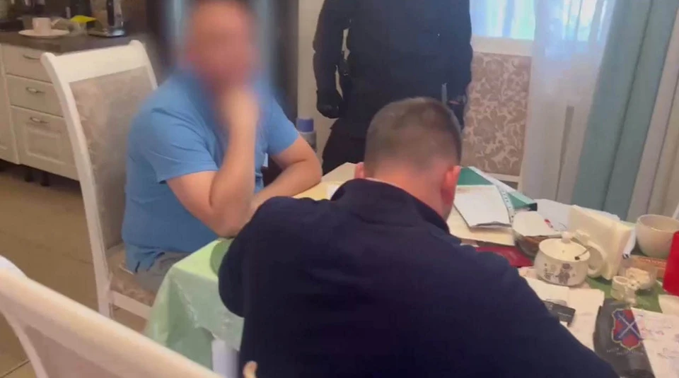 Полиция с участием спецназа провела обыски и задержание.