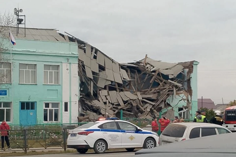 Школа рухнула в воскресенье 21 сентября. Фото: предоставлено очевидцами