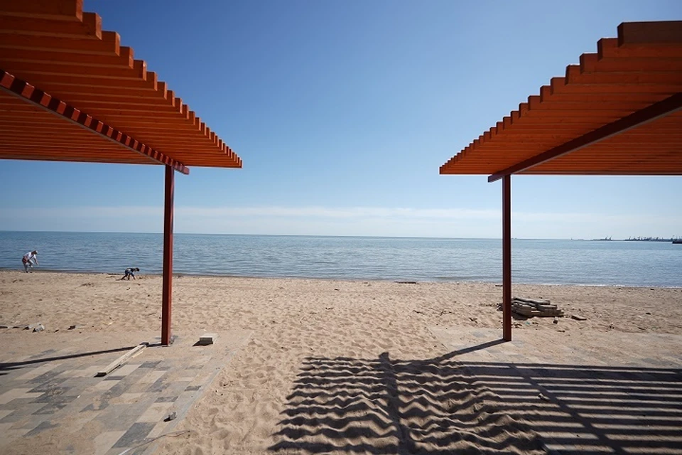 Последние теплые дни предоставляют желающим замечательную возможность насладиться отдыхом на побережье моря (архивное фото)