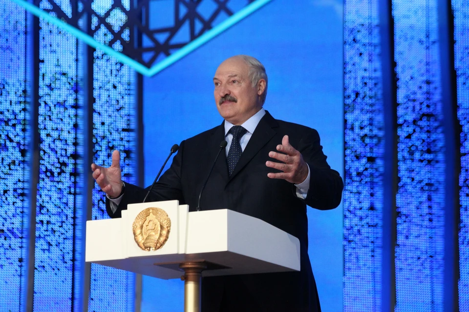 Лукашенко сообщил, что передаст Путину некоторые послания от США