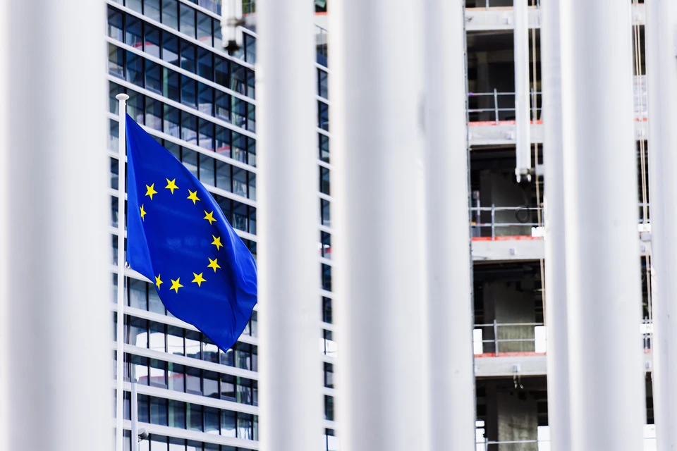 ЕС продолжает финансировать Украину за счет России