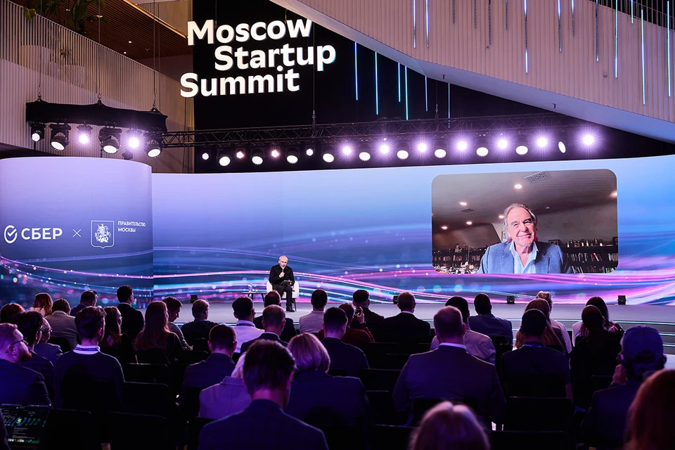 Одним из хедлайнеров Moscow Startup Summit стал оскароносный американский режиссер Оливер Стоун.