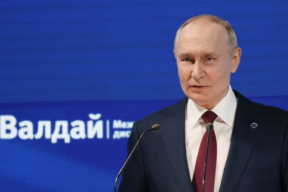 «Не буду больше!»: Путин шуткой ответил на вопрос о дронах в Европе